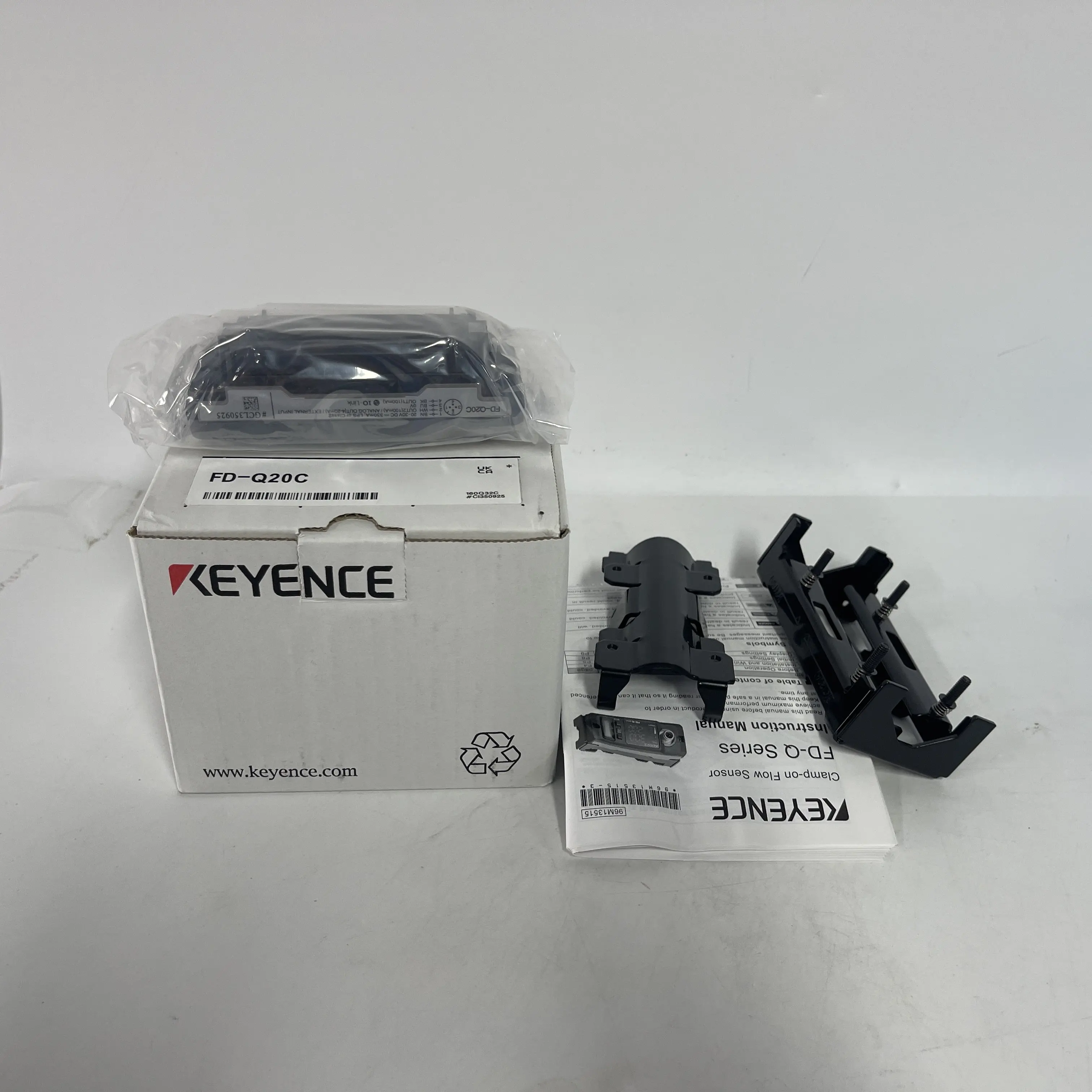 KEYENCE Clamp-on Flow Sensor FD-Q20C KEYENCE Clamp-on Flow Sensor FD-Q20C