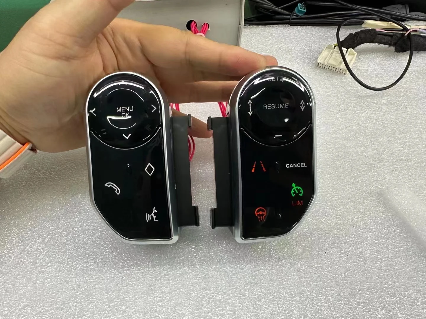 The Third Generation Car Steering Wheel Touch Buttons for Land Rover Range Rover Vogue Sport L405 L494 2013-2017 Rotate Touch
