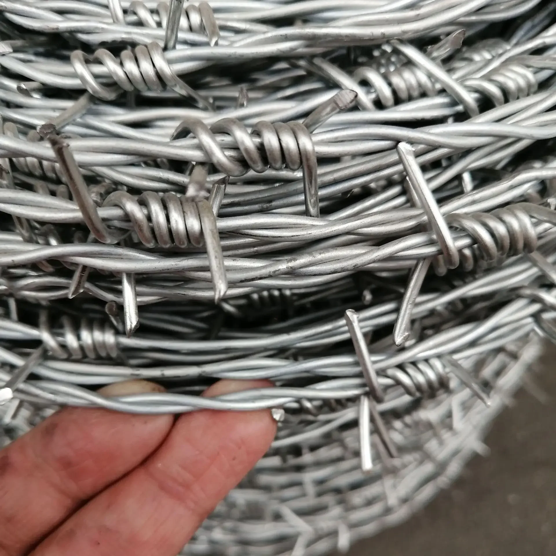 Wholesale Hot Dipped Price Razor Barbed Wire Fencing