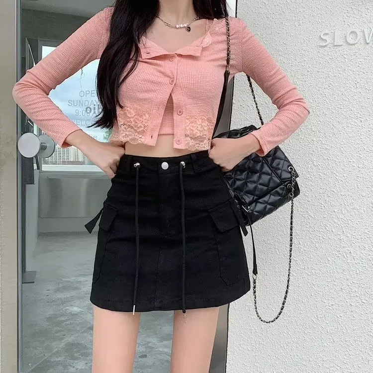 Tilpassede sommerklær for kvinner: Cargo-short, mini-blyant-skjørt i denim med midt-talje i strikk, damer’s jeansskjørt med vintage-mønster, elegant midi-lengde med lommer