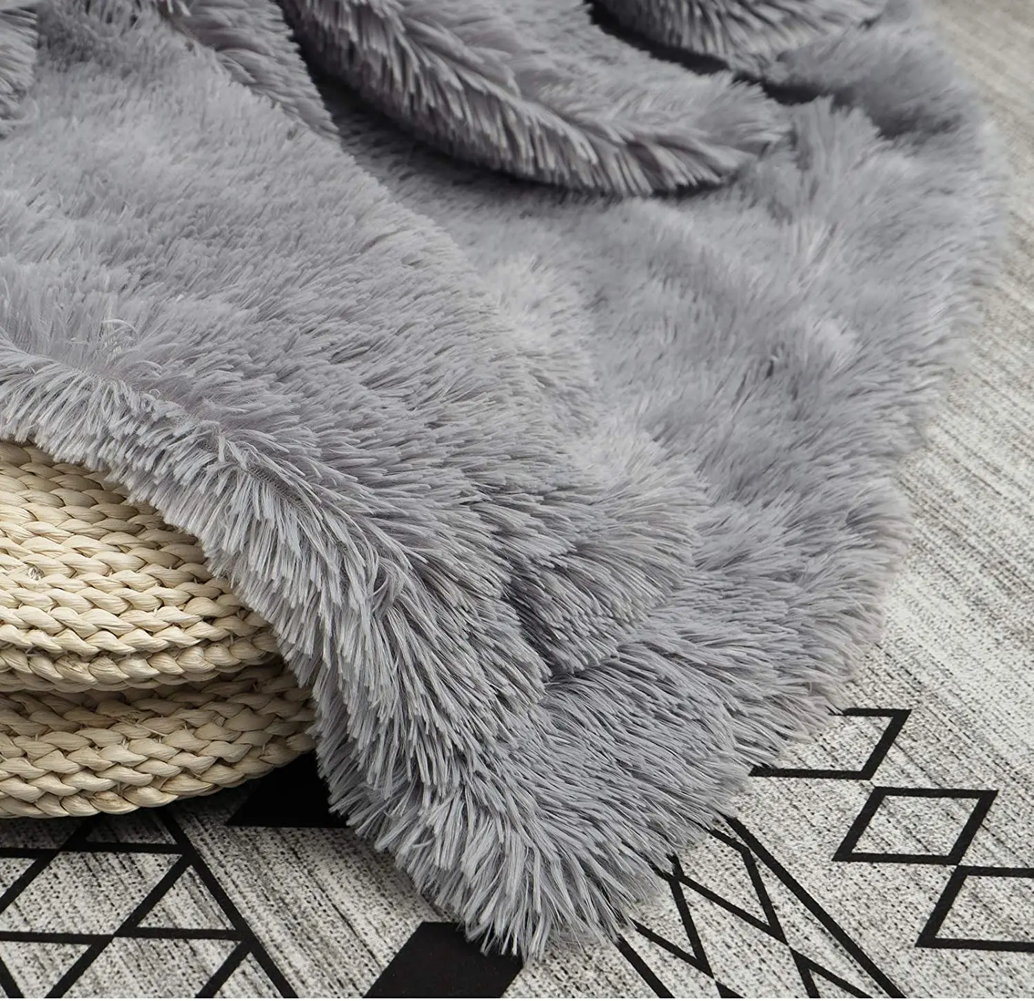 Luxury Super Soft Fluffy Blankets And Throws Fuzzy and Plush Shaggy Fall Throw Faux Fur Winter Blanket For Baby and Adult manufacture