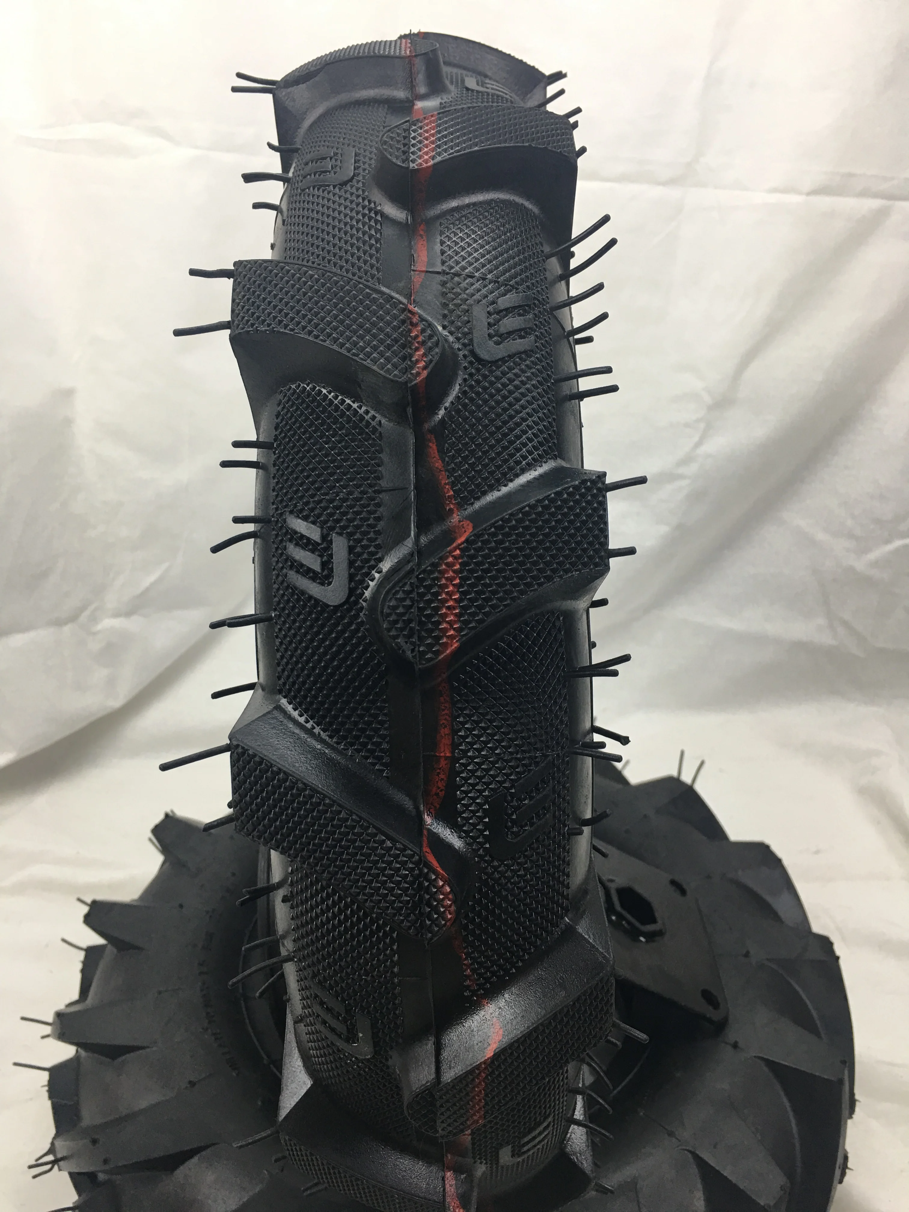 
 Китайская дешевая сельскохозяйственная Тракторная шина 4,00-10 с металлическим ободом для рынка России и Беларуси  