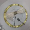Clair avec la jante d'or