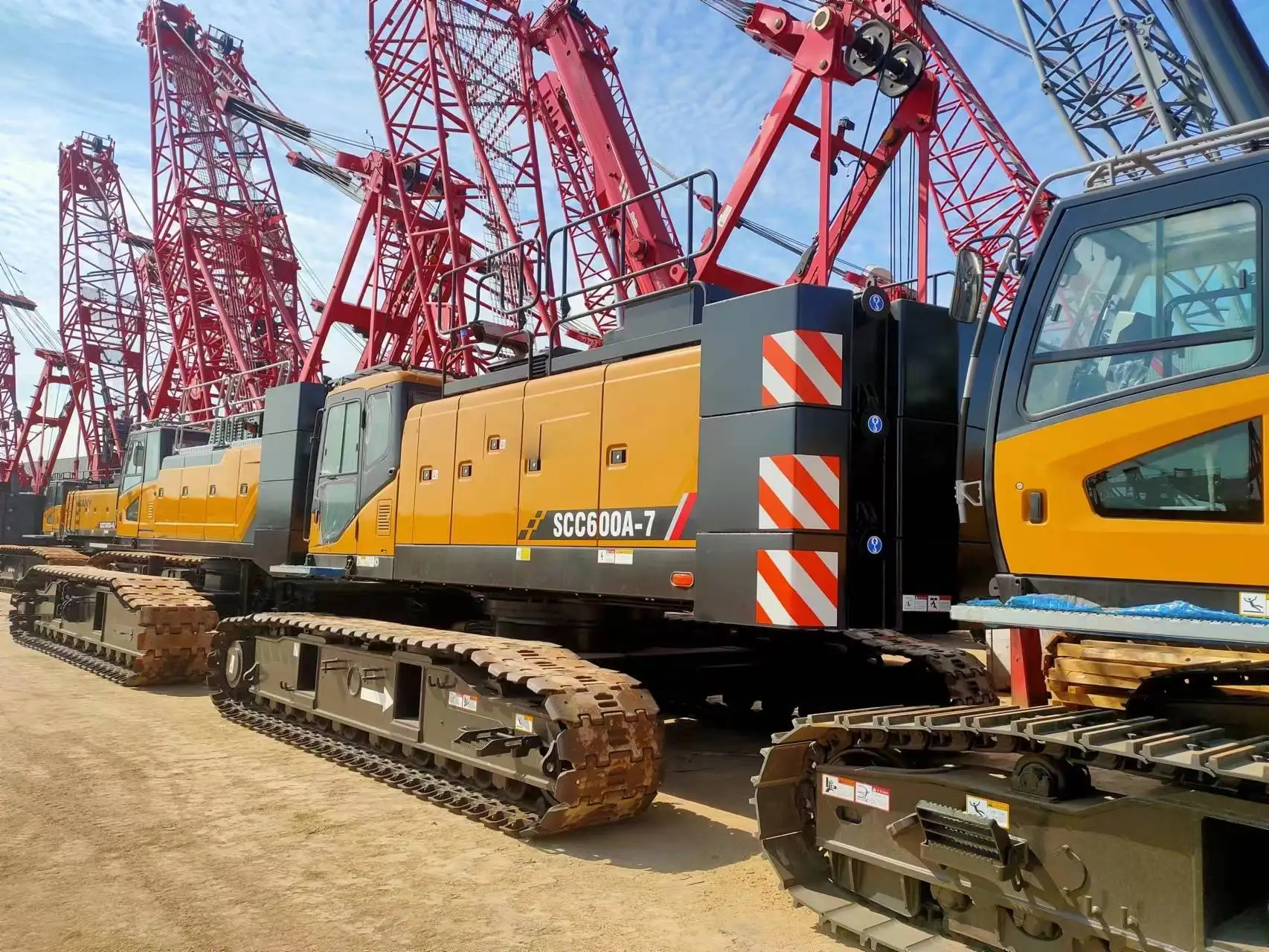 Китайский бренд 60t гидравлический гусеничный кран SCC600A-8 гусеничный кран с стрелой 52 м