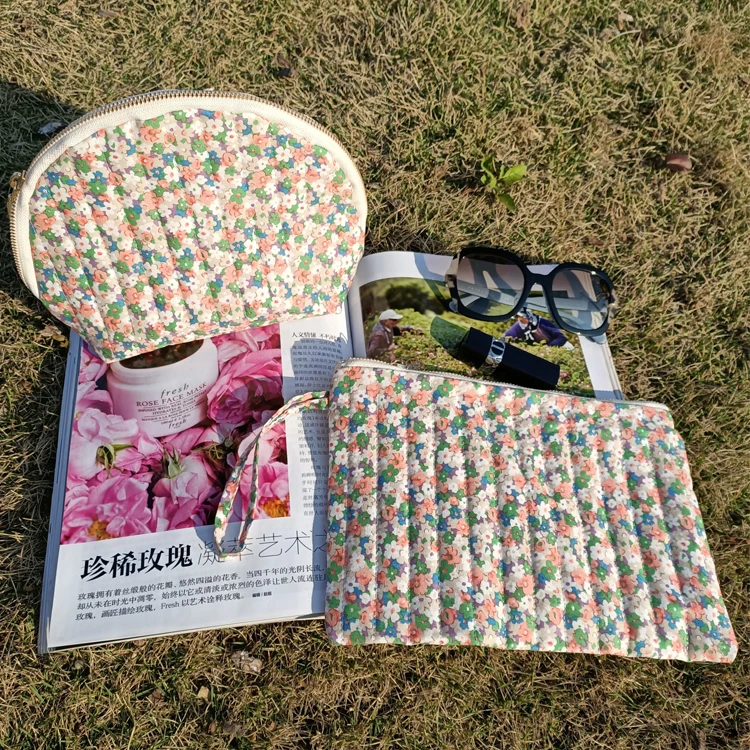 Wholesale cosmetic Portable Bundle Mouth Cosmetic travel custom MAKEUP BAG