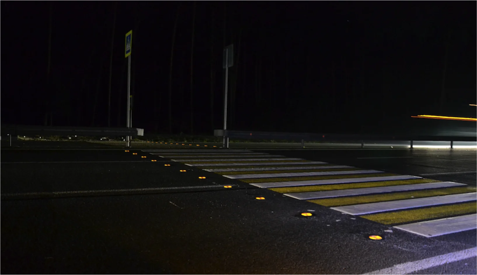 太阳能供电ip68重型铝制猫眼闪烁地下标志灯高速公路led嵌入式道路