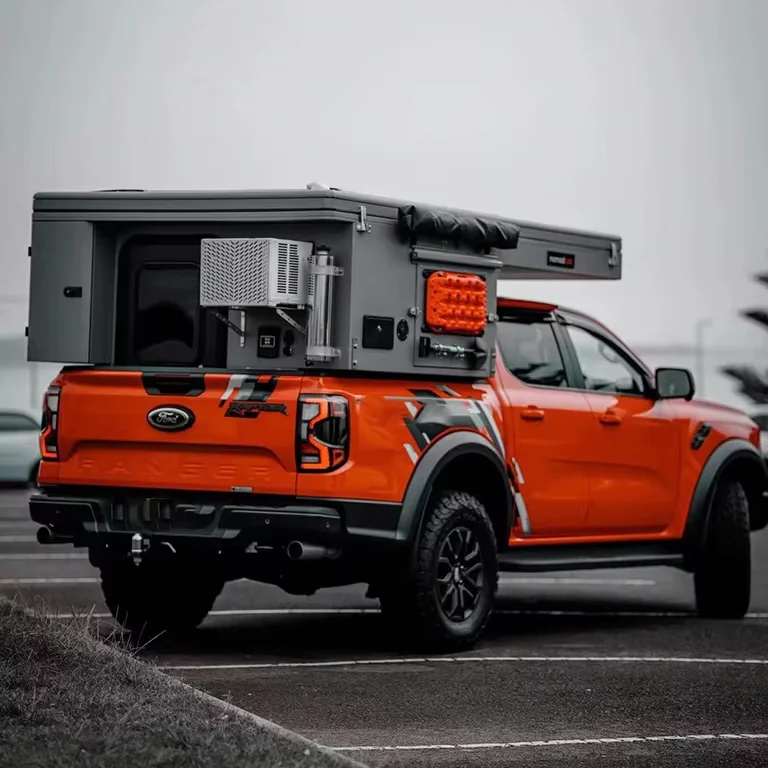 Xe van phiêu lưu Black Rhino, xe van ngủ RV nhỏ gọn với cửa sổ trượt và giường mini, rơ moóc xe van dạng hộp hoàn chỉnh