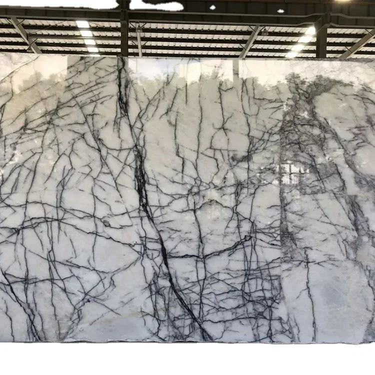 Placă elegantă din piatră de înaltă calitate, populară, lucioasă, în nuanță lavandă, provenită din Turcia, albă cu nuanțe violet, marmură albă