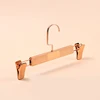Cintre en plastique finition chrome or rose
