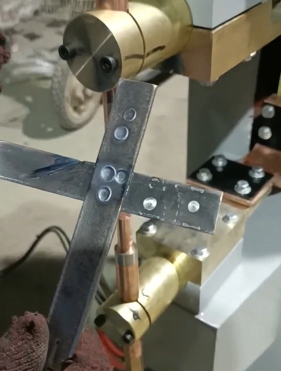 Long Arm Pneumatic Welding Machine Pedal Type Seam Wire Metal Equipment Manufacturers Spot