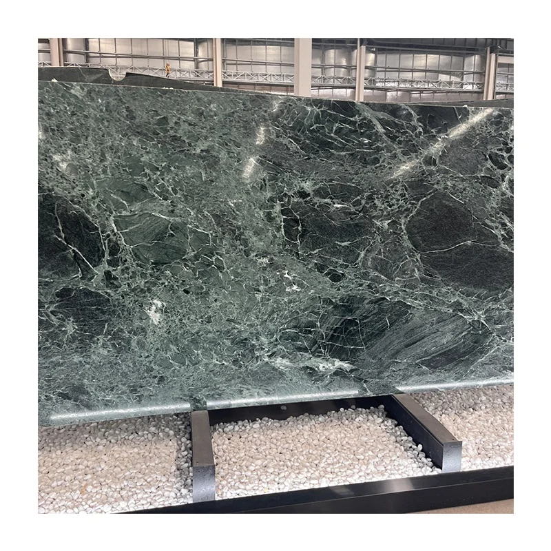 Indywidualnie wykonana, polerowana zielona marmurowa płyta do projektowania ścian wewnętrznych, luksusowa zielona marmurowa płyta do łazienki oraz blatów stołowych z marmuru