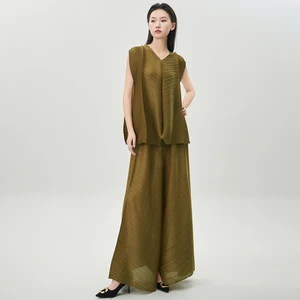 Factory Direct Women's Fashion Set Irregular Sleeveless Top and Wide-leg Pants 2-piece Set Miyake Pleated Set