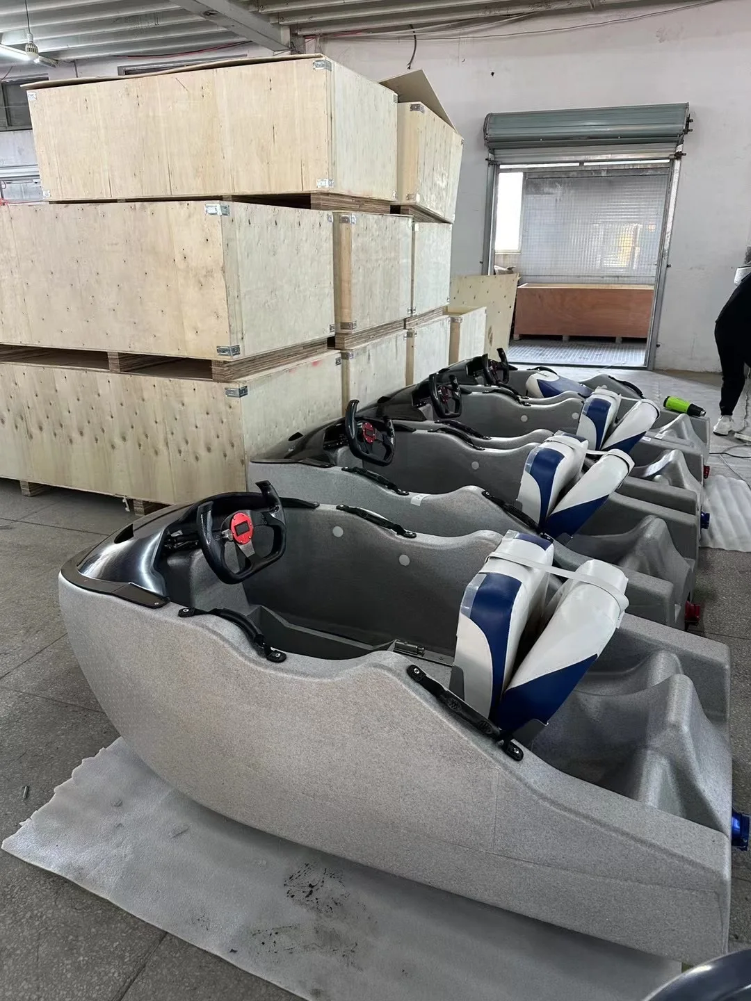 Mini Electric Racing Boat with High Speed Lithium Battery Powered Water Entertainment Jet Ski Surfboard Speed Karting Jet Ski