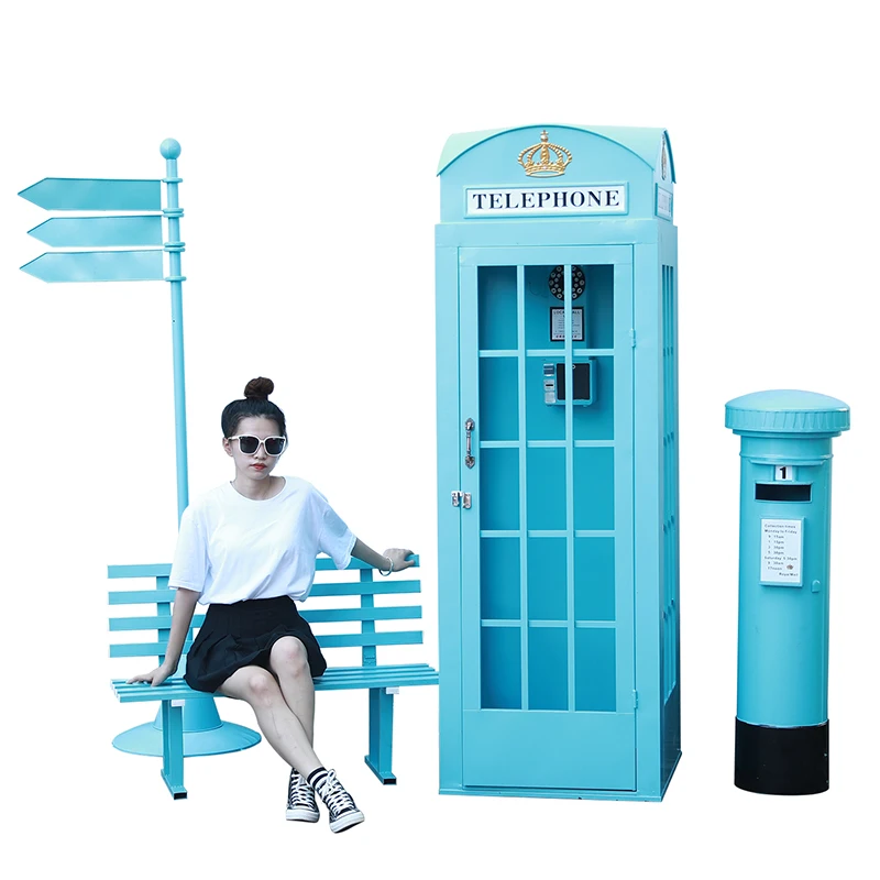 カラフルなレトロ電話ボックス（ロンドン）とその他の通信製品