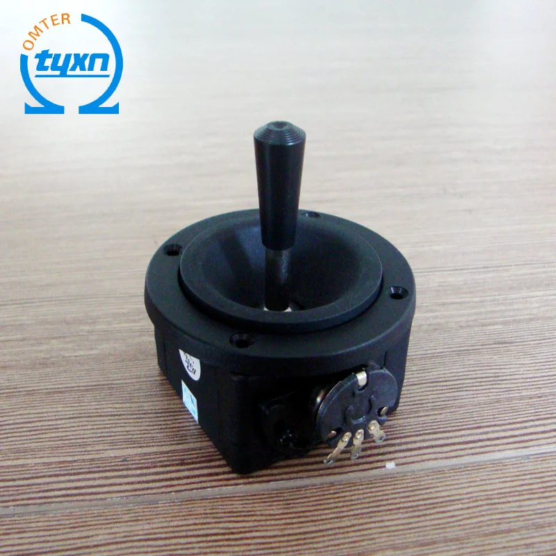 Двойной рычаг управления вращающийся вокруг оси