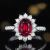 Anillo de diamantes con rubí natural