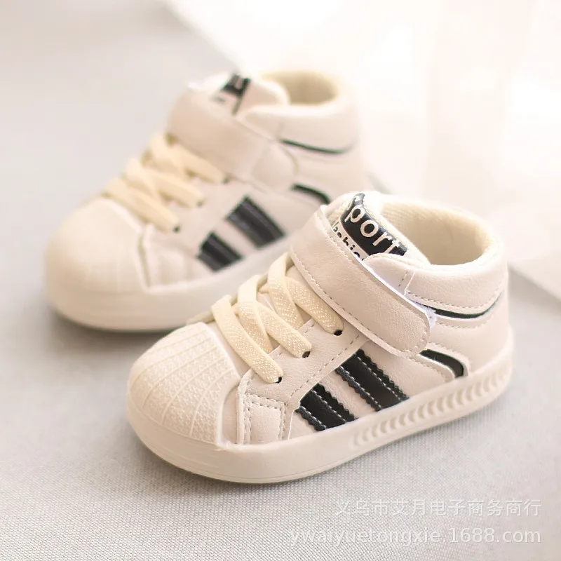 Модная детская прогулочная обувь; Новинка 2021 года; Белая прогулочная обувь; Легкая повседневная обувь на мягкой подошве для маленьких мальчиков и девочек