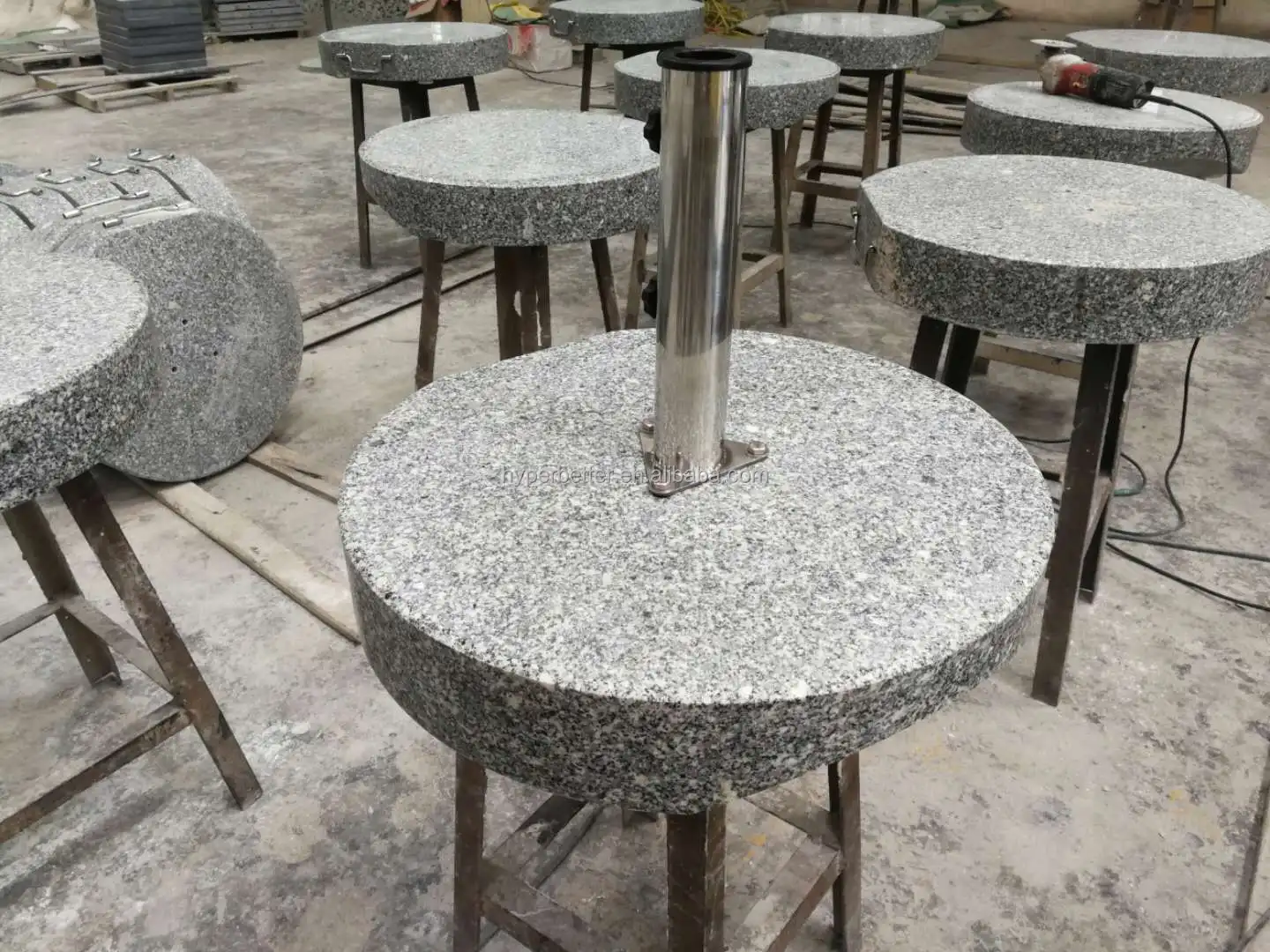 60kgs Round Granite Umbrella Base Stand Triangle Steel Plate 3 Hole