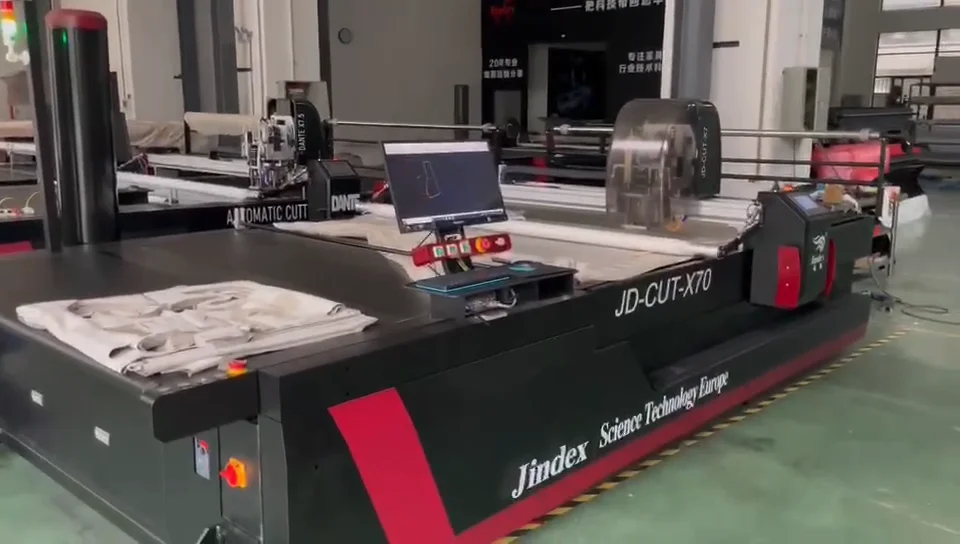 High Speed Intelligent Garment Cutting Machine Multi layers Fabric Auto 