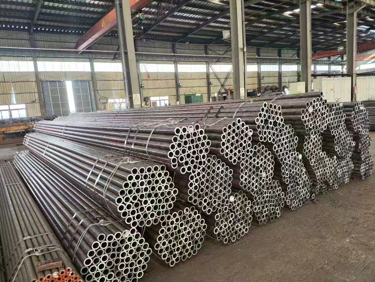 Customized Thin Wall Seamless Carbon Steel Pipe Tube Low Price Hydraulic Welded ISO9001 Certified for Structure Application factory