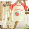 Dxck04 - Manica corta, pantaloni lunghi - Coniglietto fragola