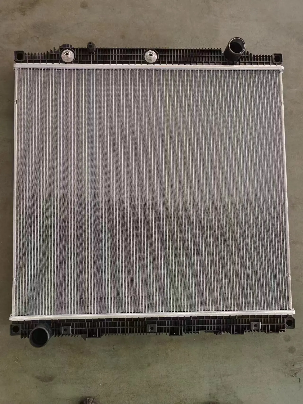 Freightliner Cascadia Radiator - High Quality & Durable