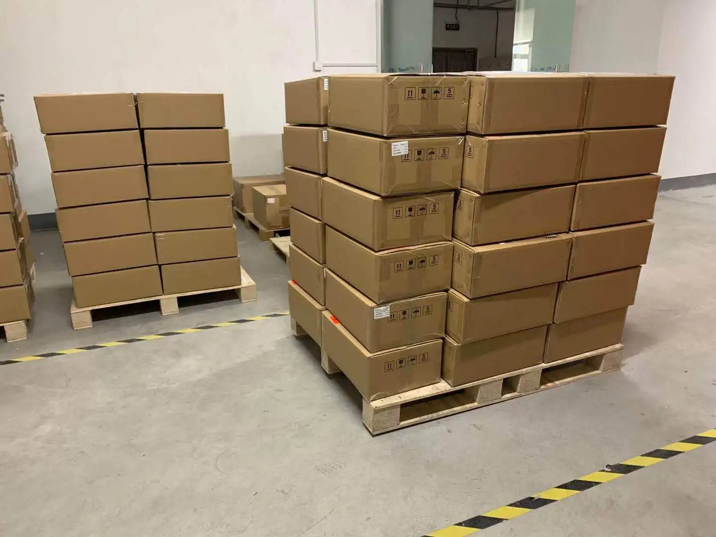 12V 15A IP68 MPPT lithium battery solar charge controller from China supplier