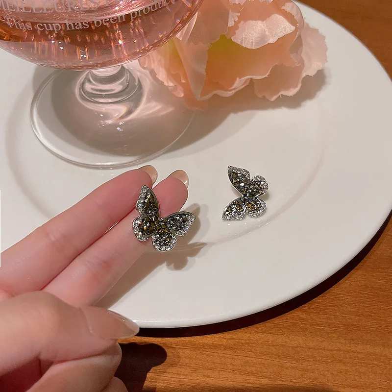 Retro Personality Cool Style Butterfly Earrings for Women Simple Sparkling Full Diamond Zircon Korean Jewelry Earrings