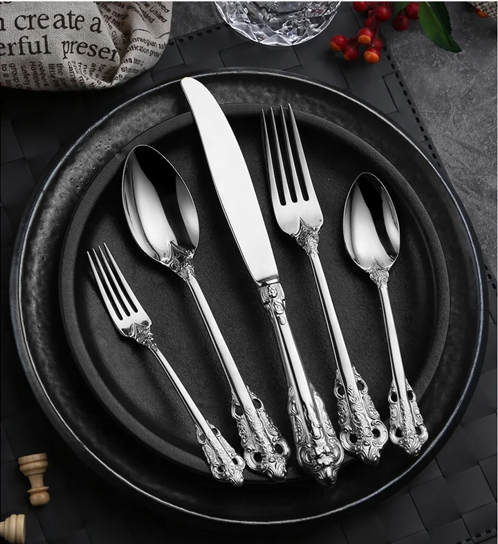 Varma Luksa Flatware Set Restoracio Hotelaj Tabulaj Kuleroj Kaj Forkoj Neoksidebla Ŝtala Aro Geedziĝa Tutlegejo 12
