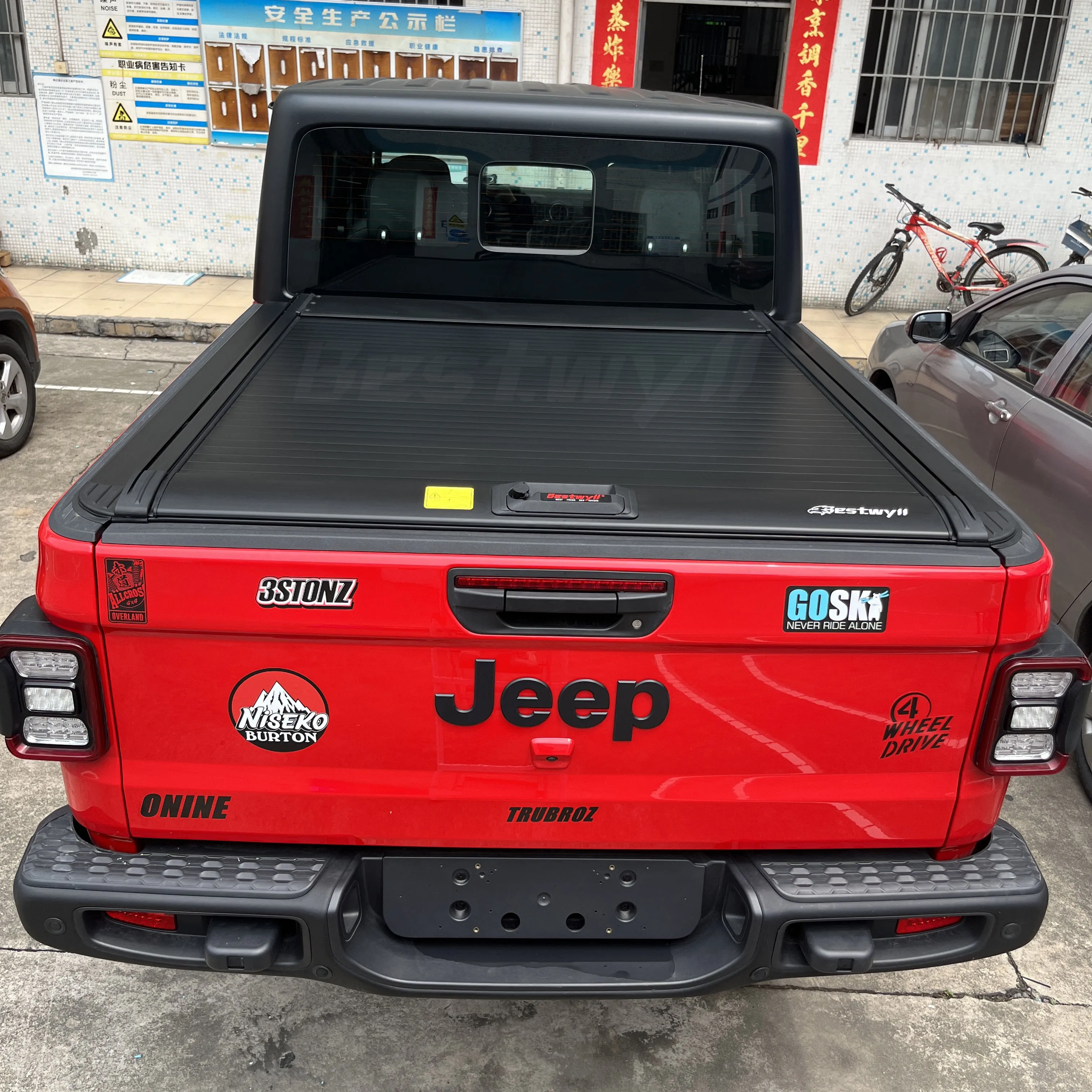 Bestwyll Manual Retractable Tonneau Cover For Jeep Gladiator K59