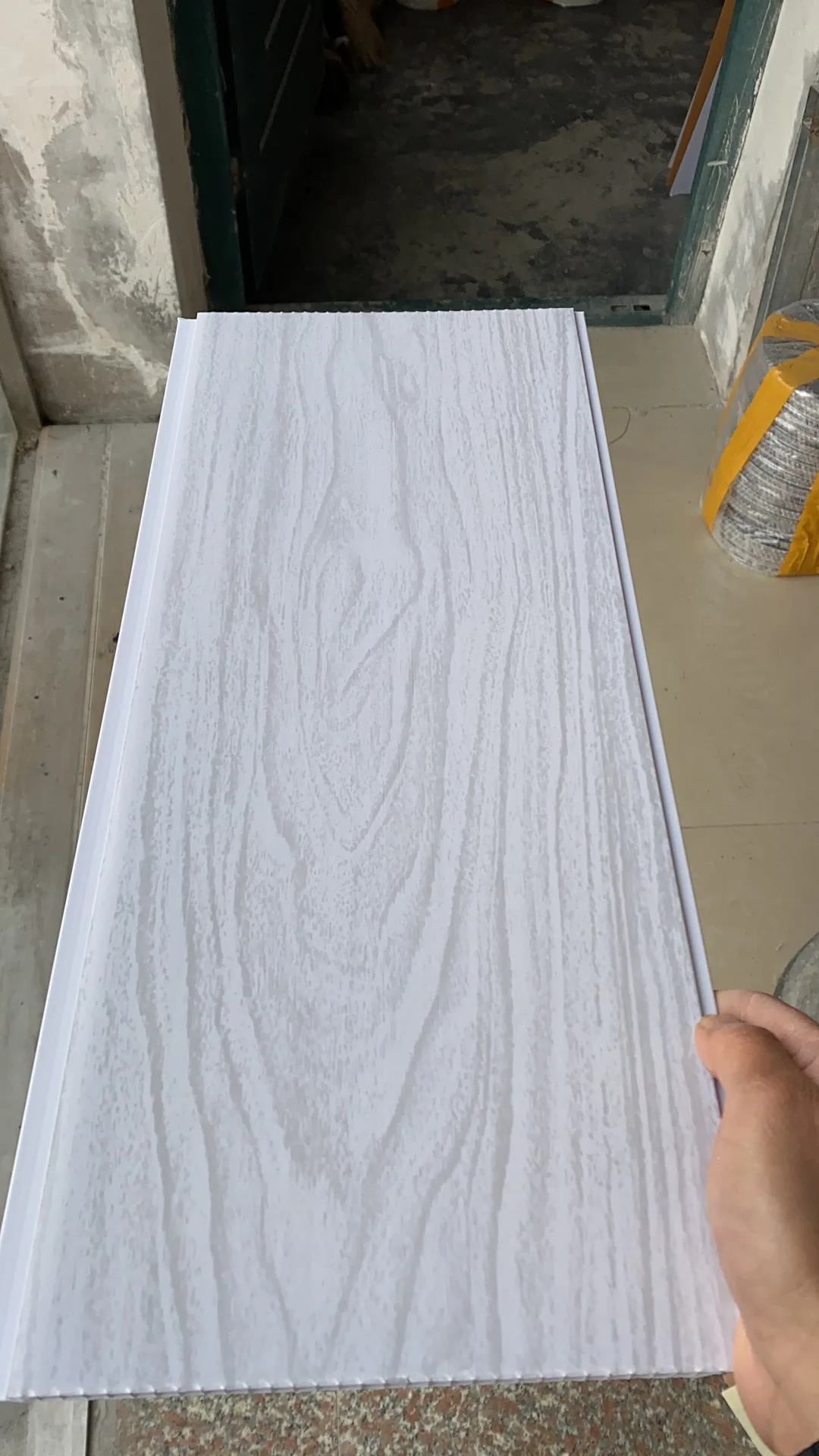 SONSILL Waterproof Fall Ceiling PVC Panel Smooth White Flat Curved  PVC Ceiling Tiles