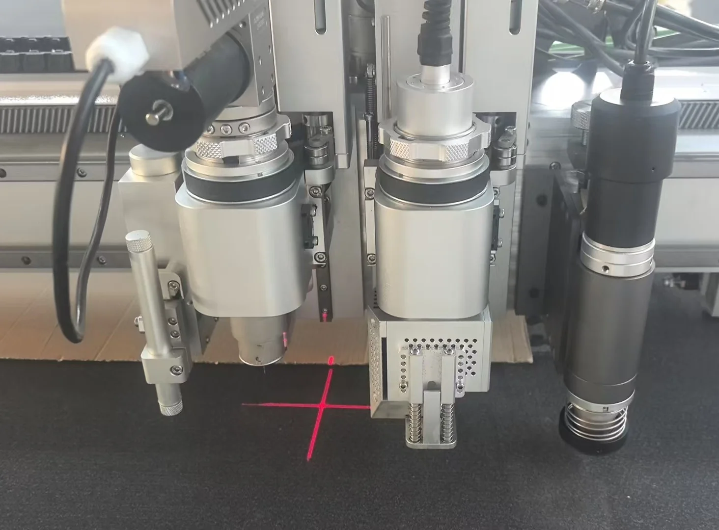 Flatbed CNC Knife Cutter Digital Cutting Machine for Garment Textile Prepreg Cloth Denim Fabric Neoprene