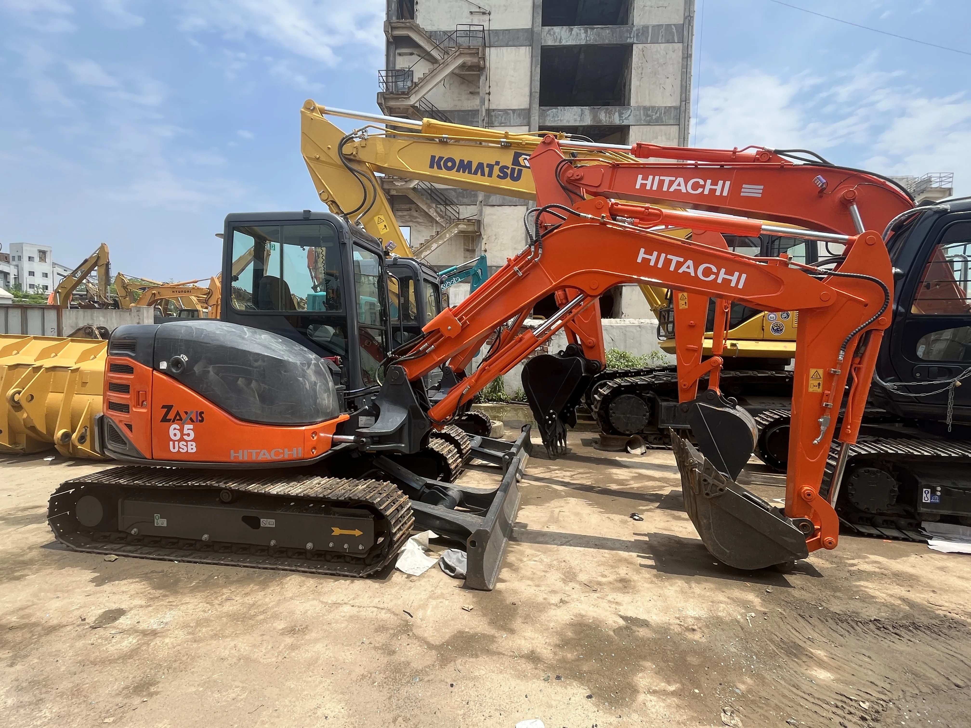 Hitachi ZX65USB 6.5 Ton Small Digger from Japan - Used Excavator