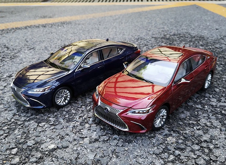 Lexus ES300H 2019 Diecast Model Car Toy - 1:18 Scale, Eco-Friendly
