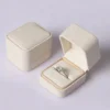 Boîte à bagues beige