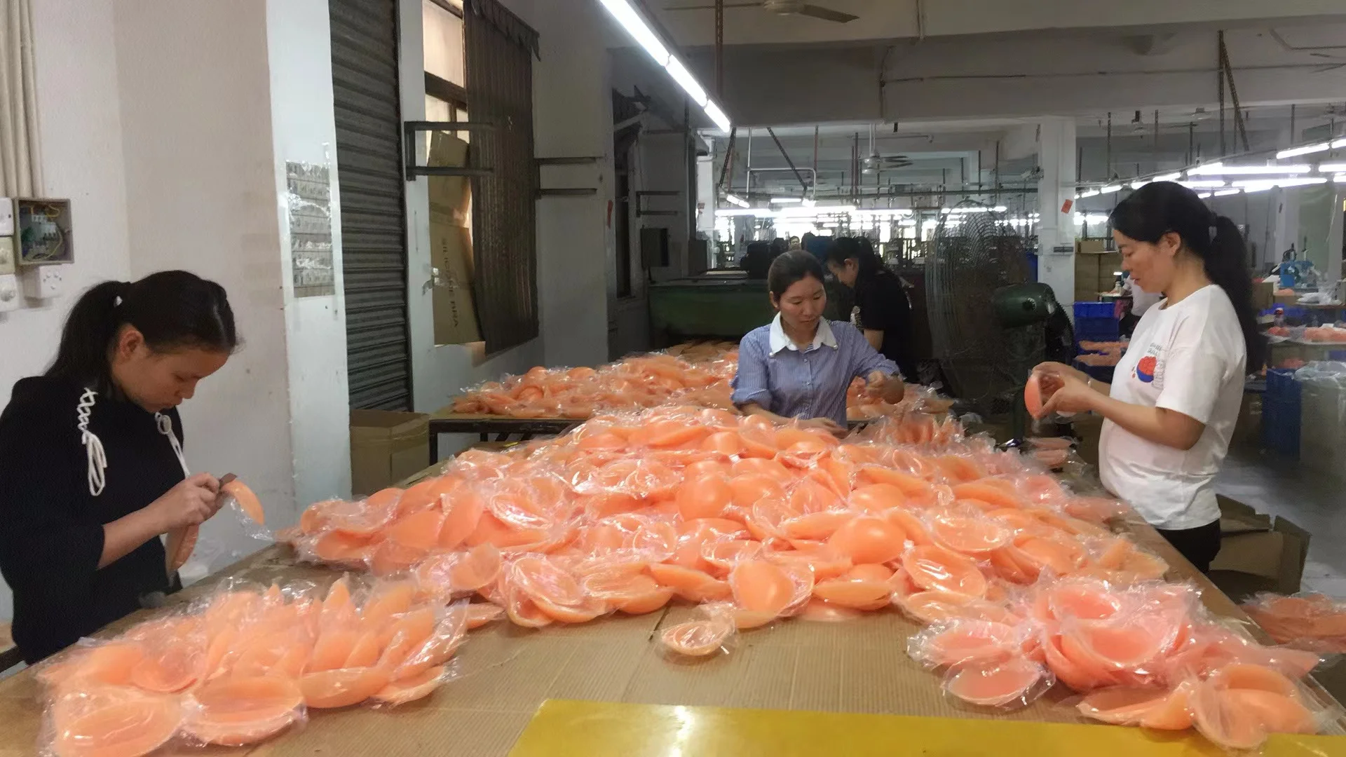 Guangzhou Hengqinlian Clothing Co., Ltd. 1