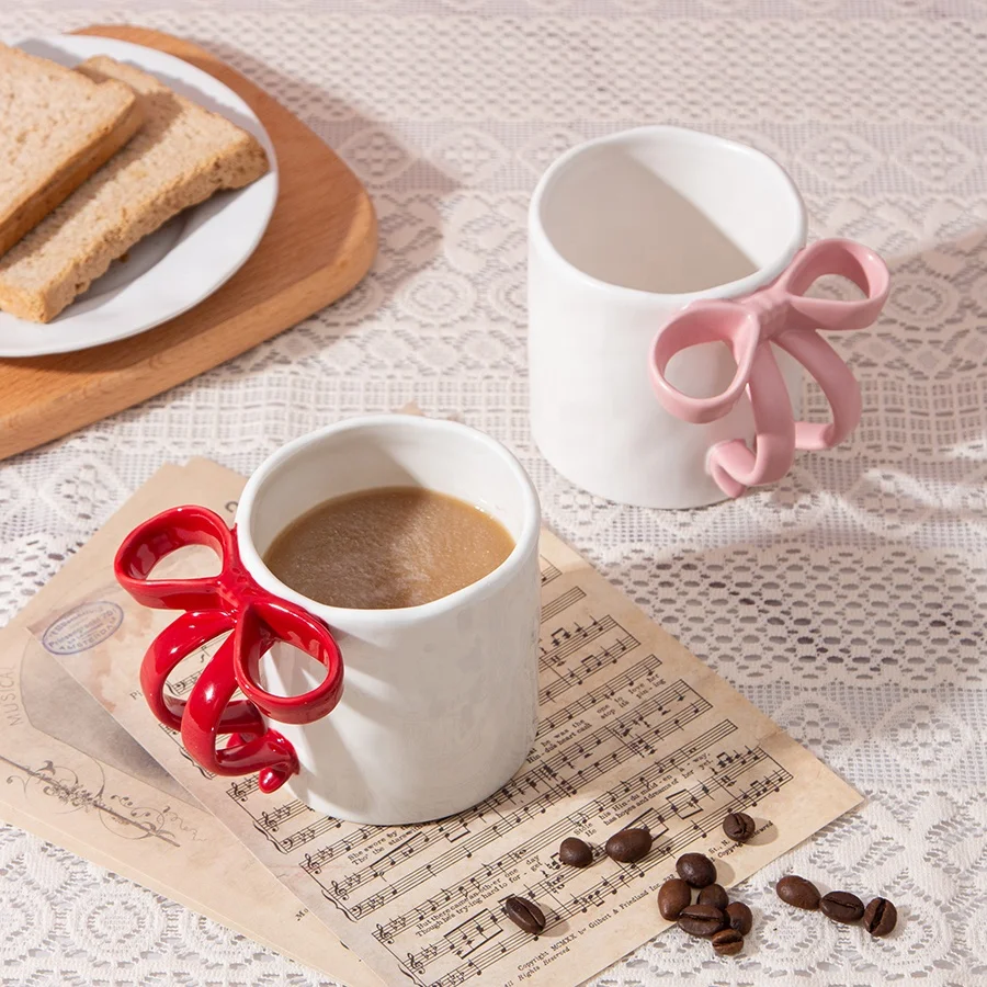 Tazza Grande In Ceramica 450 Ml Con Fiocco E Coperchio – Idea Regalo Per Donne – Rossa A Strisce