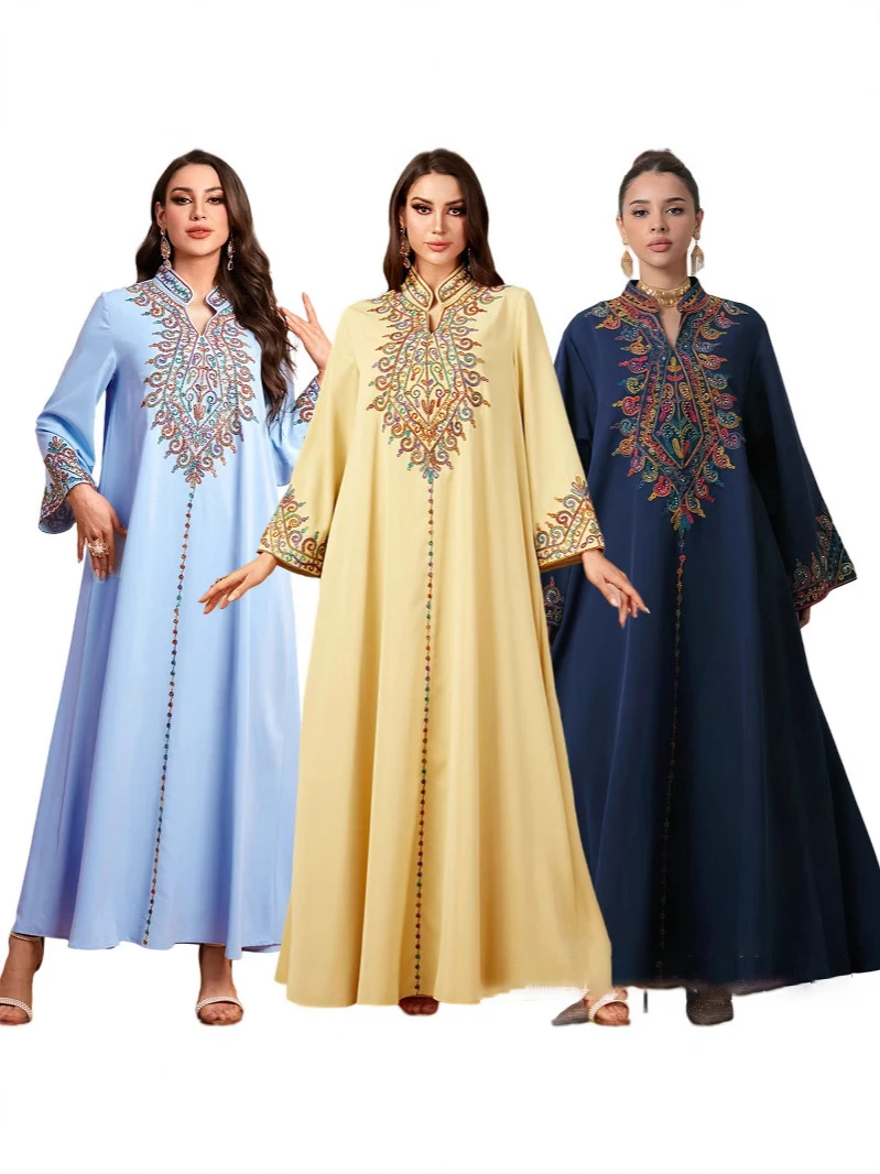 Delicate Embroidered V-Neck Dress Middle East Islamic Clothing Solid Pattern Crepe Fabric Dubai Turkish Loose Dress