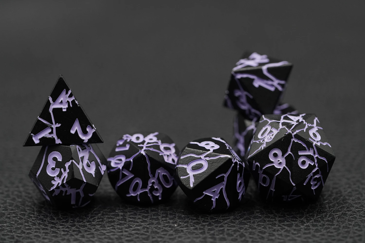 Beautiful Bulk Metal Dice Set Custom Logo Zinc Alloy Crack Shape for DND Games Available in Multiple Colors Wholesale details