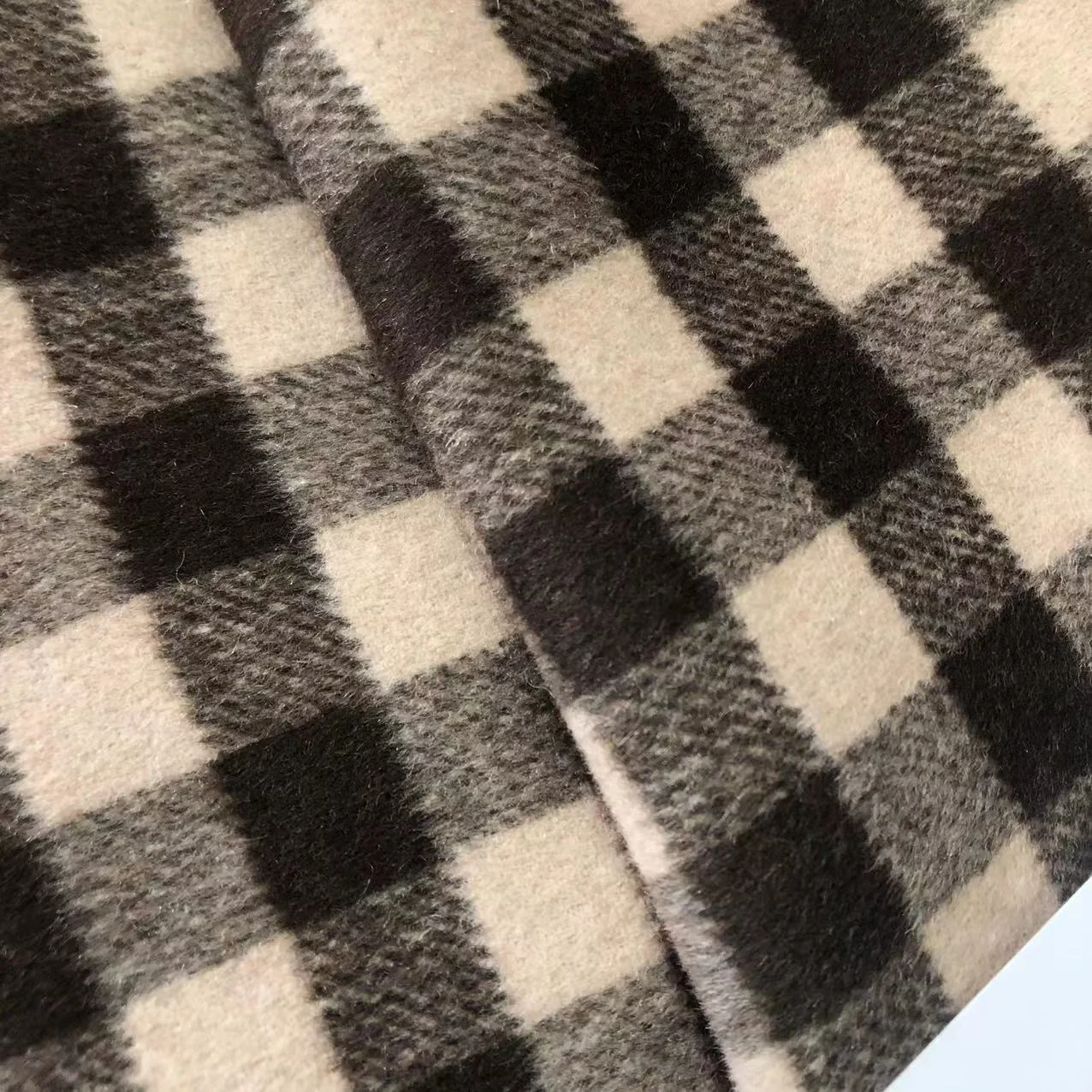 50 Wool 50 Polyester 900g/m Double Sided Wool  Short Shun Wool Manufacturer Shipment square Style Fabric
