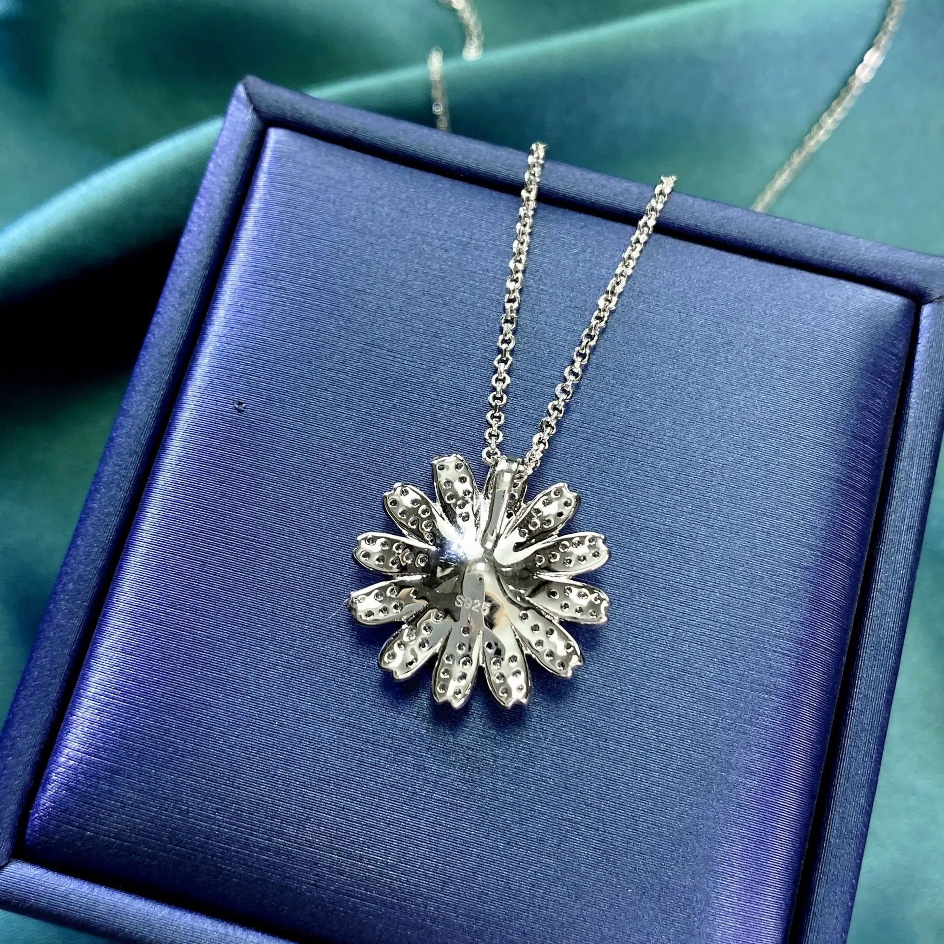 ネックレス・ペンダント Shining Daisy Necklace デイジーのネックレス / Daisy necklace | atelier mozu