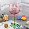 Copa de vino rosado con tallo verde