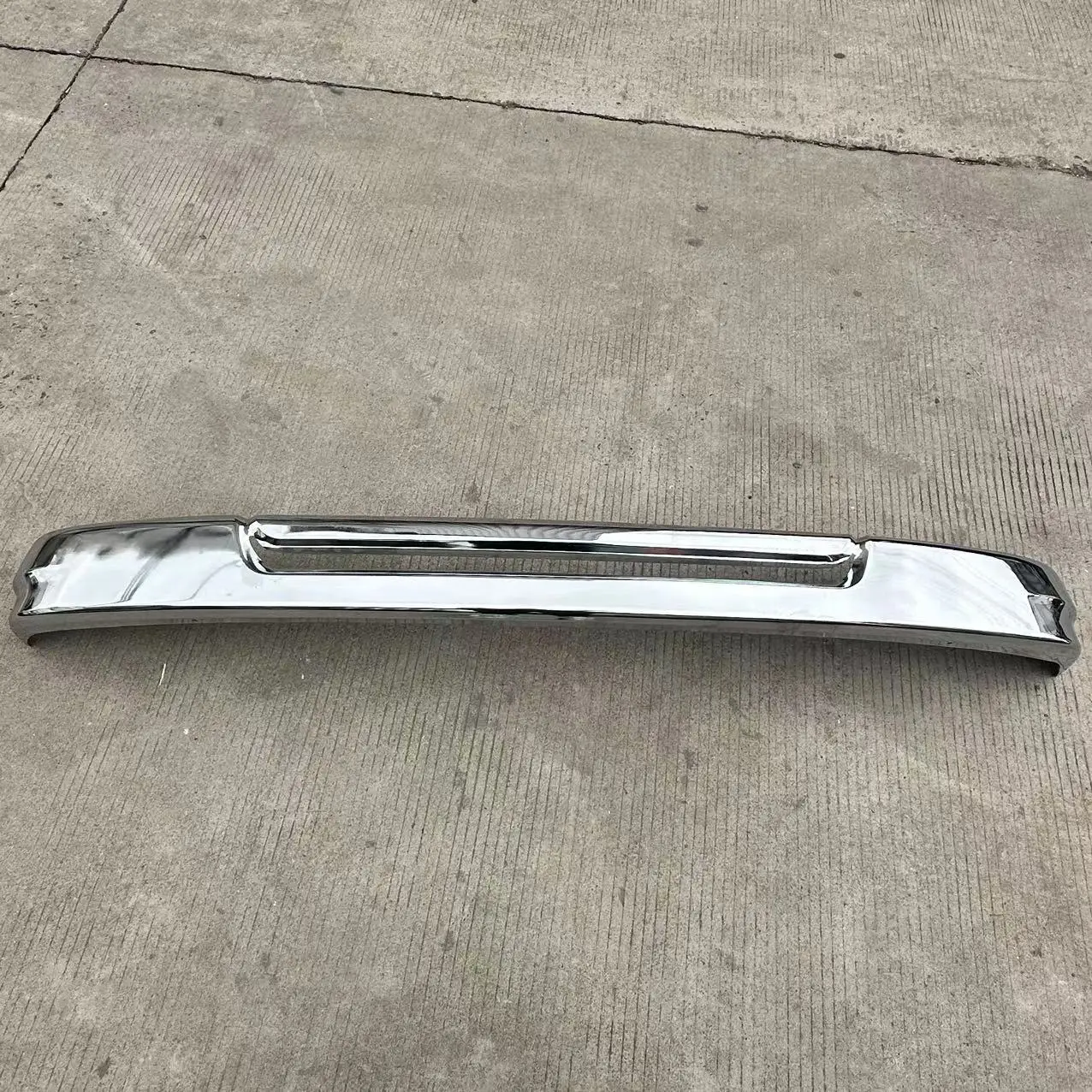 Japanese Truck ISUZ DECA 270 DECA 320 Chrome-plated Bumper
