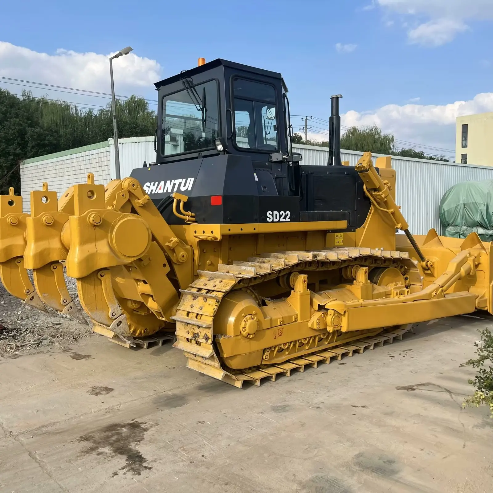 2023 Model Used ShantuiSD16SD22 SD32  Crawler Bulldozer With High Quality and Cheap Price Sd22/32