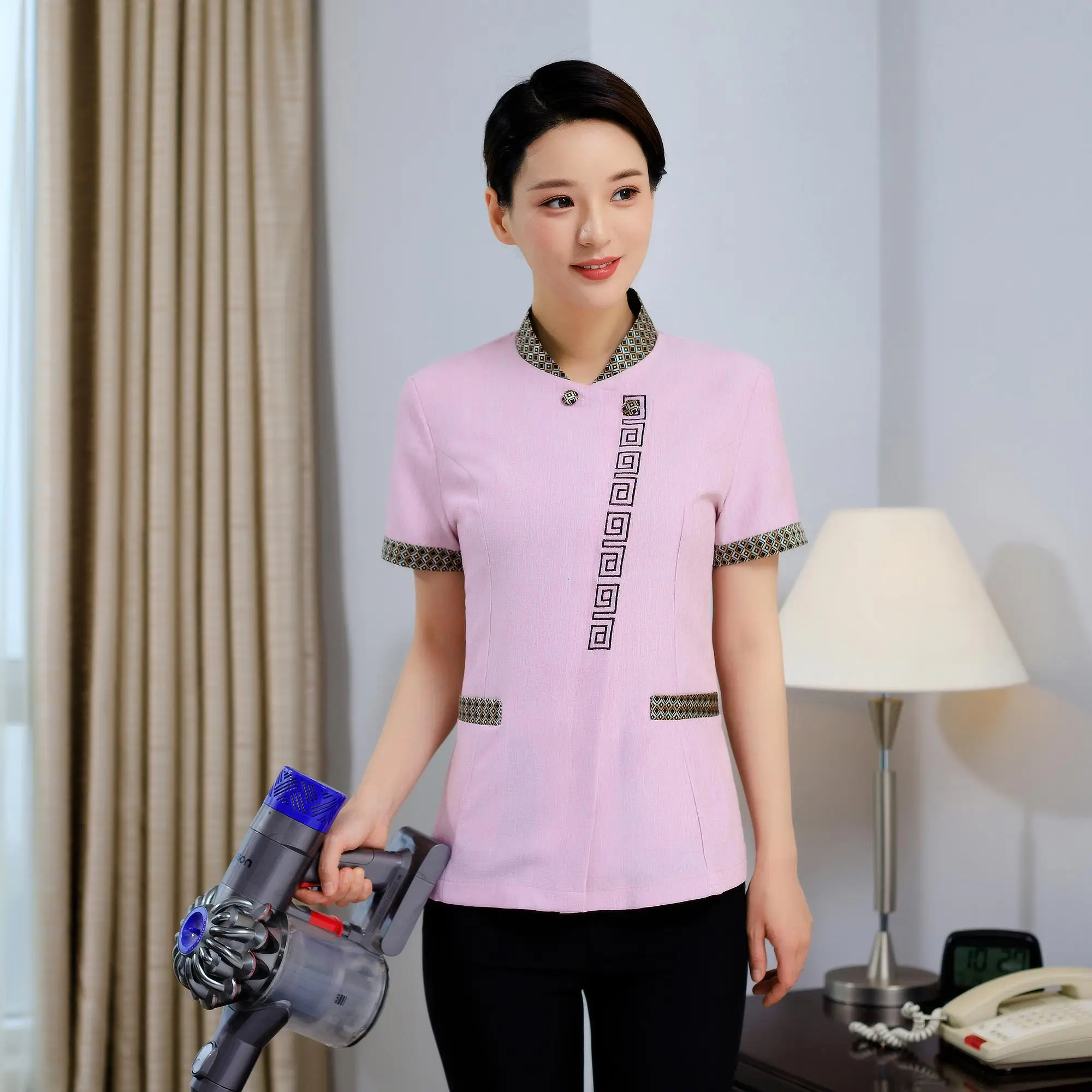 Factory Priced Hotel Cleaning Work Tunic Customized Logo Restaurant Housekeeping Uniform for Cleaners Near Me
