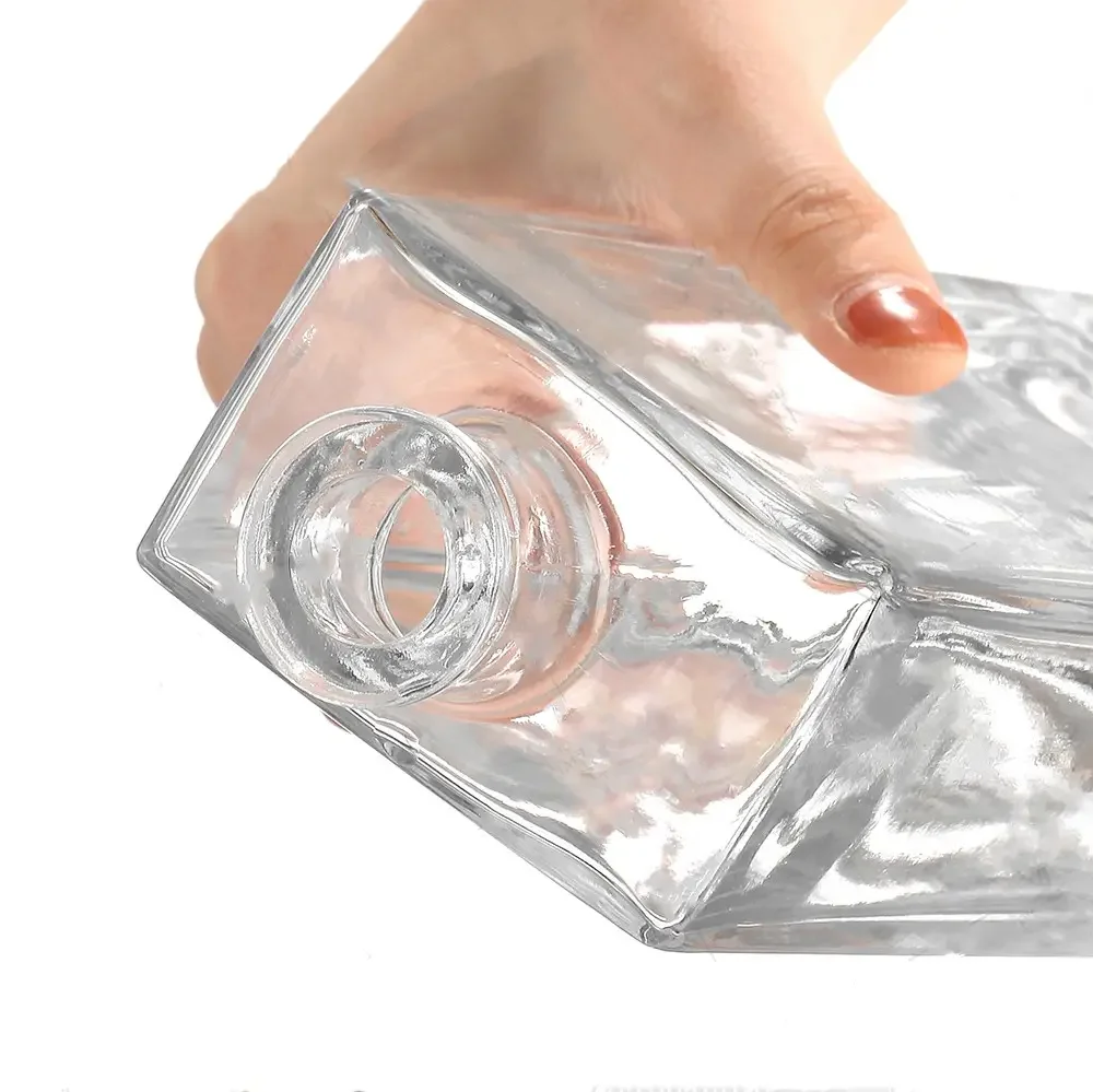 750ml Custom Spirit rare clear Empty Mini Glass Liquor Beverage Wine Bottle for Vodka Gin Red Wine with Cap