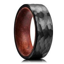 Ouyuan Black Tungsten Hammered Ring Whiskey Barrel Oak Wood Man Rings 8mm For Gift