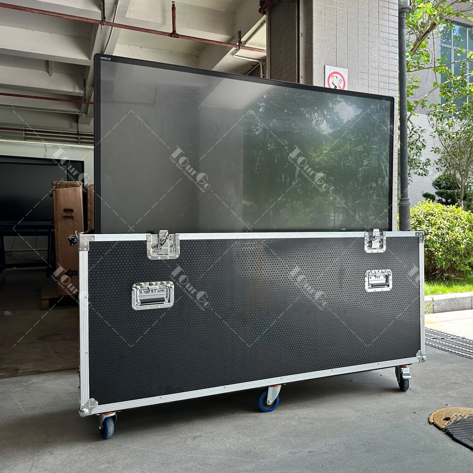 TV Lift Flight Case - Durable Aluminum & Plywood Design