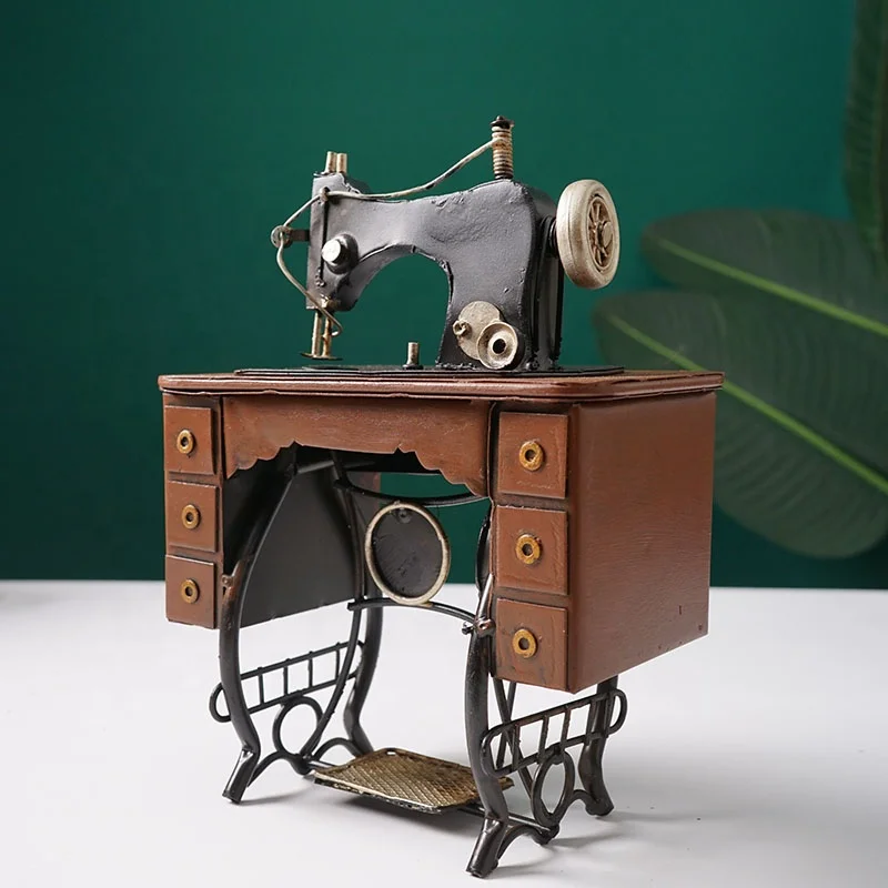 Mini Vintage Lockwork Retro Sewing Machine Model Metal Craft Kid Toy Retro Birthday Gift Home Decor