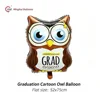 Búho de graduación de dibujos animados